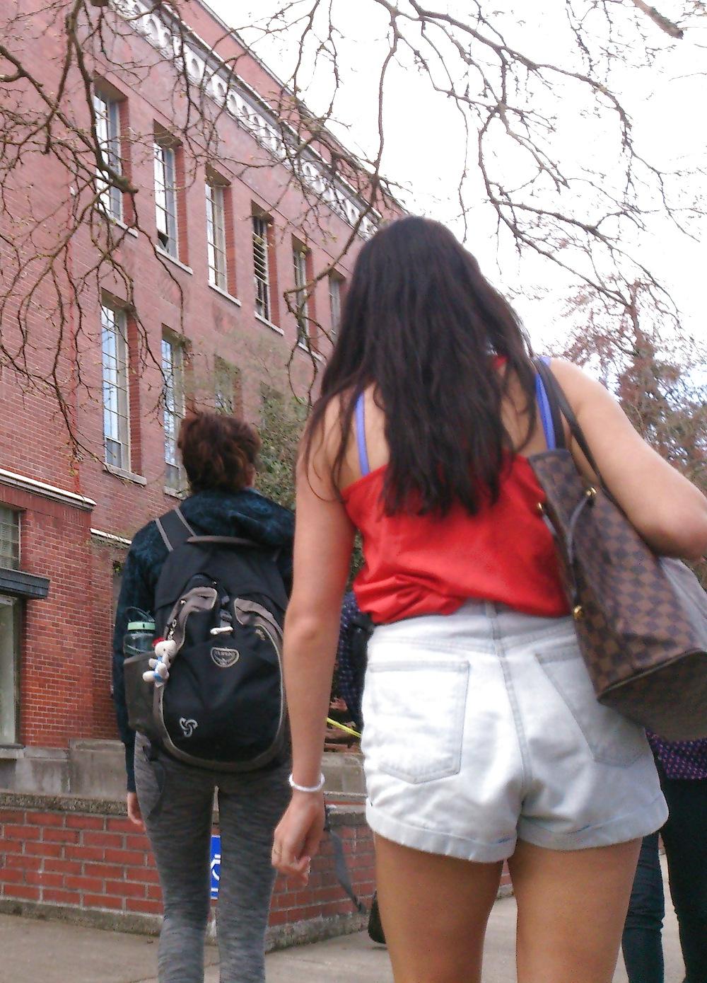8P Street Girl With Nice Ass and Legs