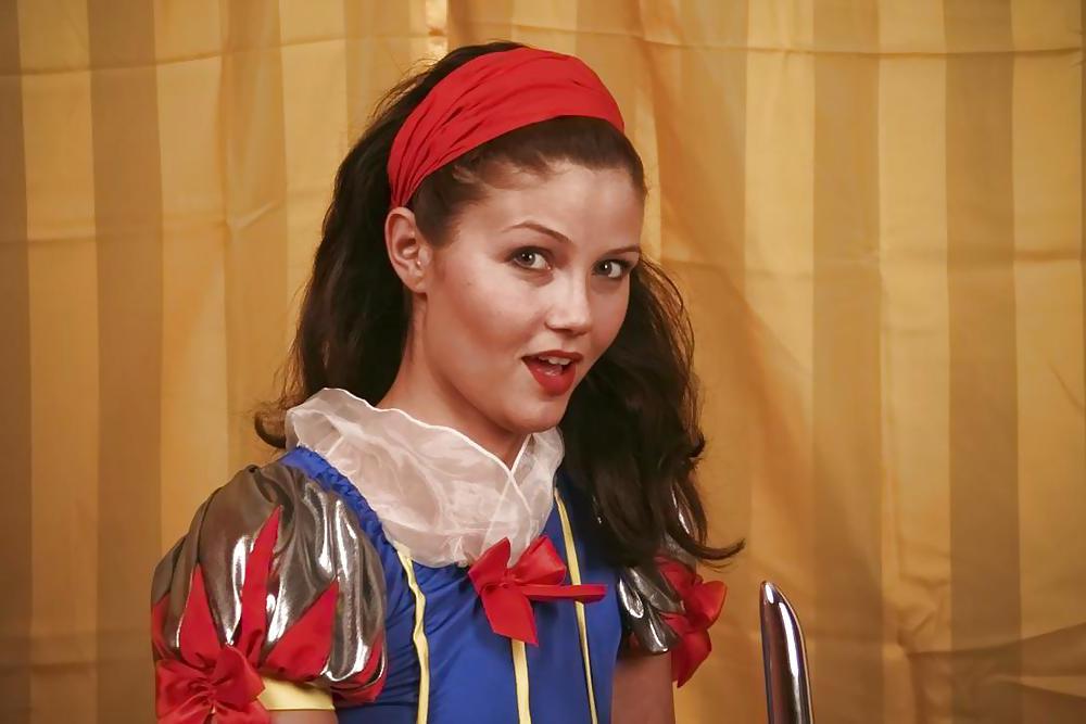 16P Snow White Babe 2