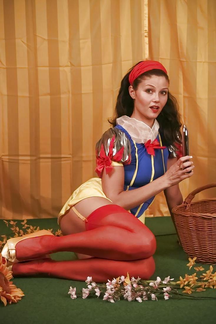 16P Snow White Babe 2