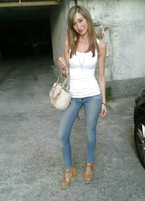 9P Hot or Not ? Comment this teen sluts (facebook-pics)