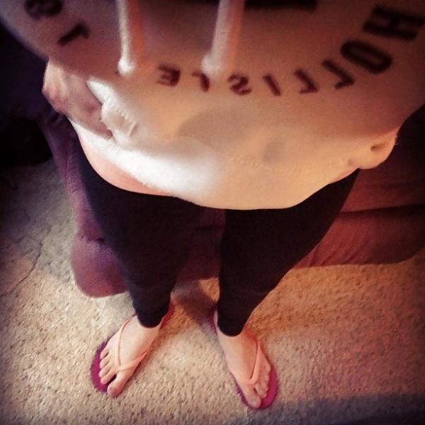 25P Hot feet an a couple of black jungle bunnys