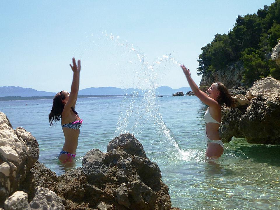25P Hot Bikini Teens