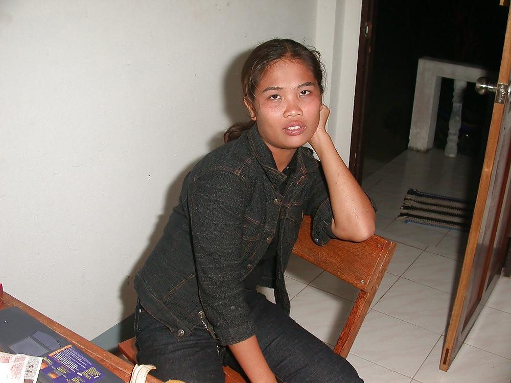 25P LITTLE PATTAYA SLUT IN HOTEL