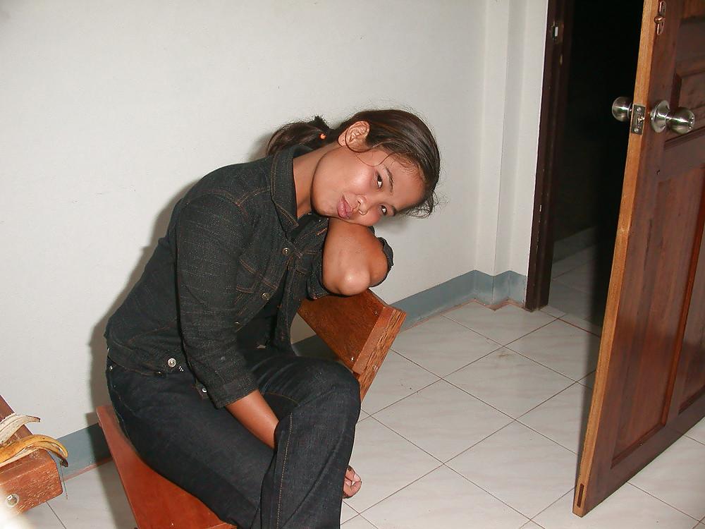 25P LITTLE PATTAYA SLUT IN HOTEL