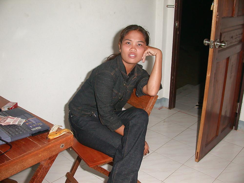 25P LITTLE PATTAYA SLUT IN HOTEL