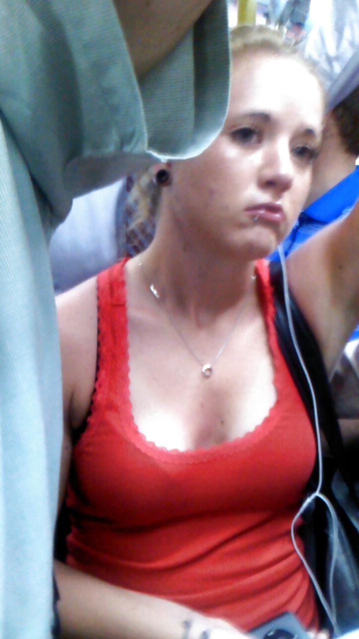 24P Voyeur - cleavage on the train