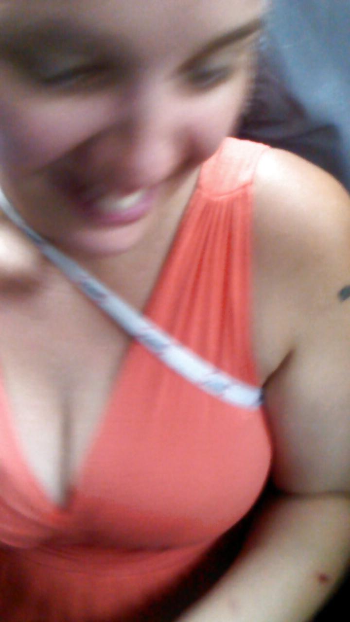 24P Voyeur - cleavage on the train