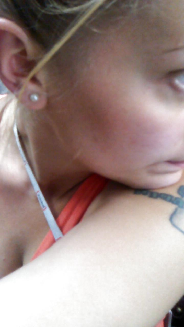 24P Voyeur - cleavage on the train