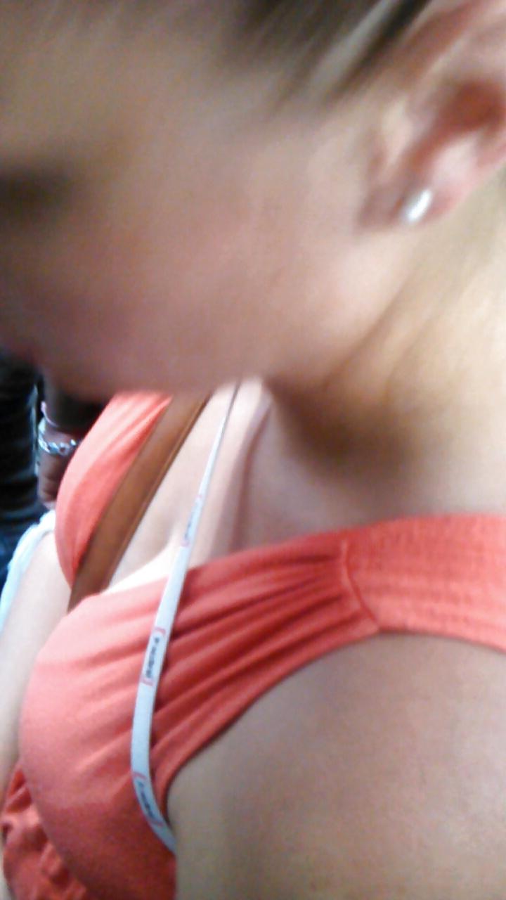 24P Voyeur - cleavage on the train