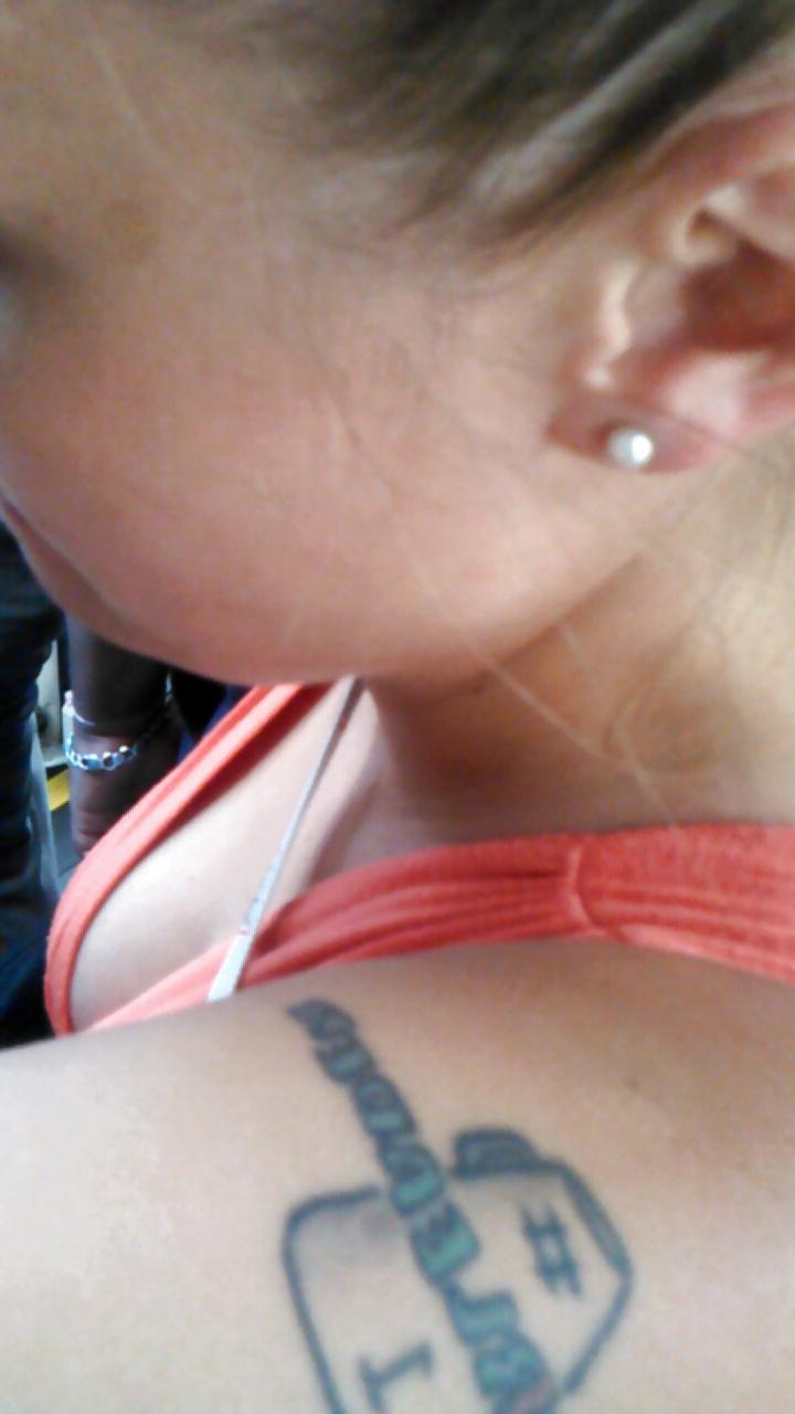 24P Voyeur - cleavage on the train