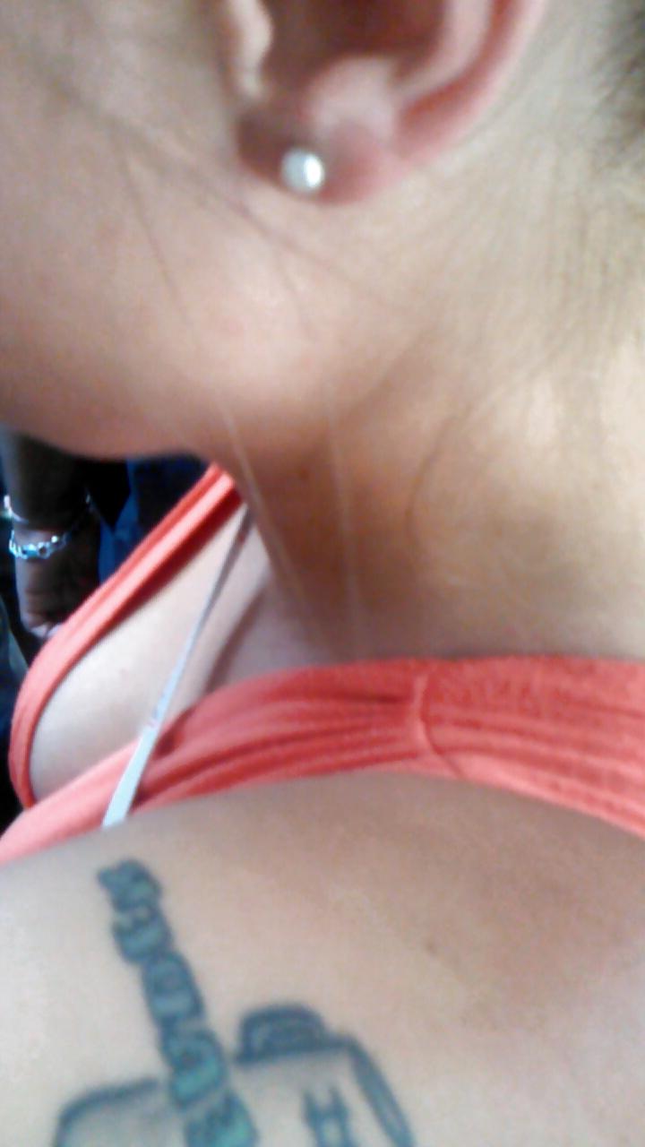 24P Voyeur - cleavage on the train