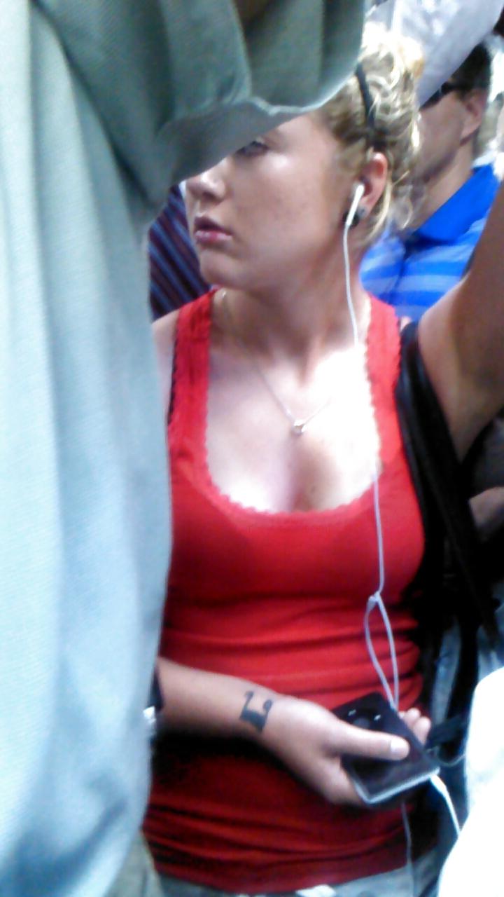 24P Voyeur - cleavage on the train