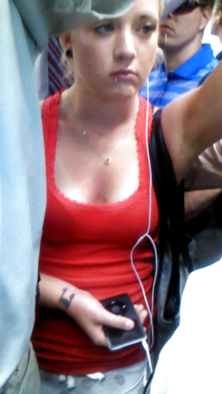 24P Voyeur - cleavage on the train