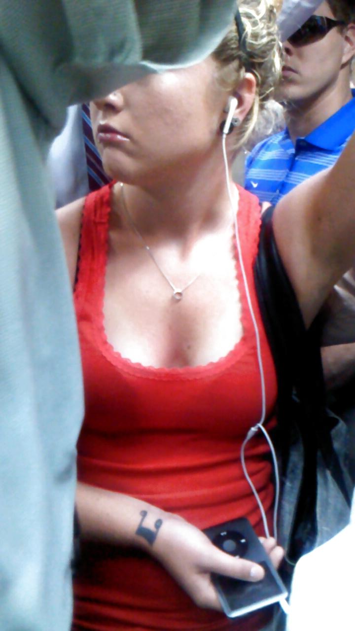 24P Voyeur - cleavage on the train