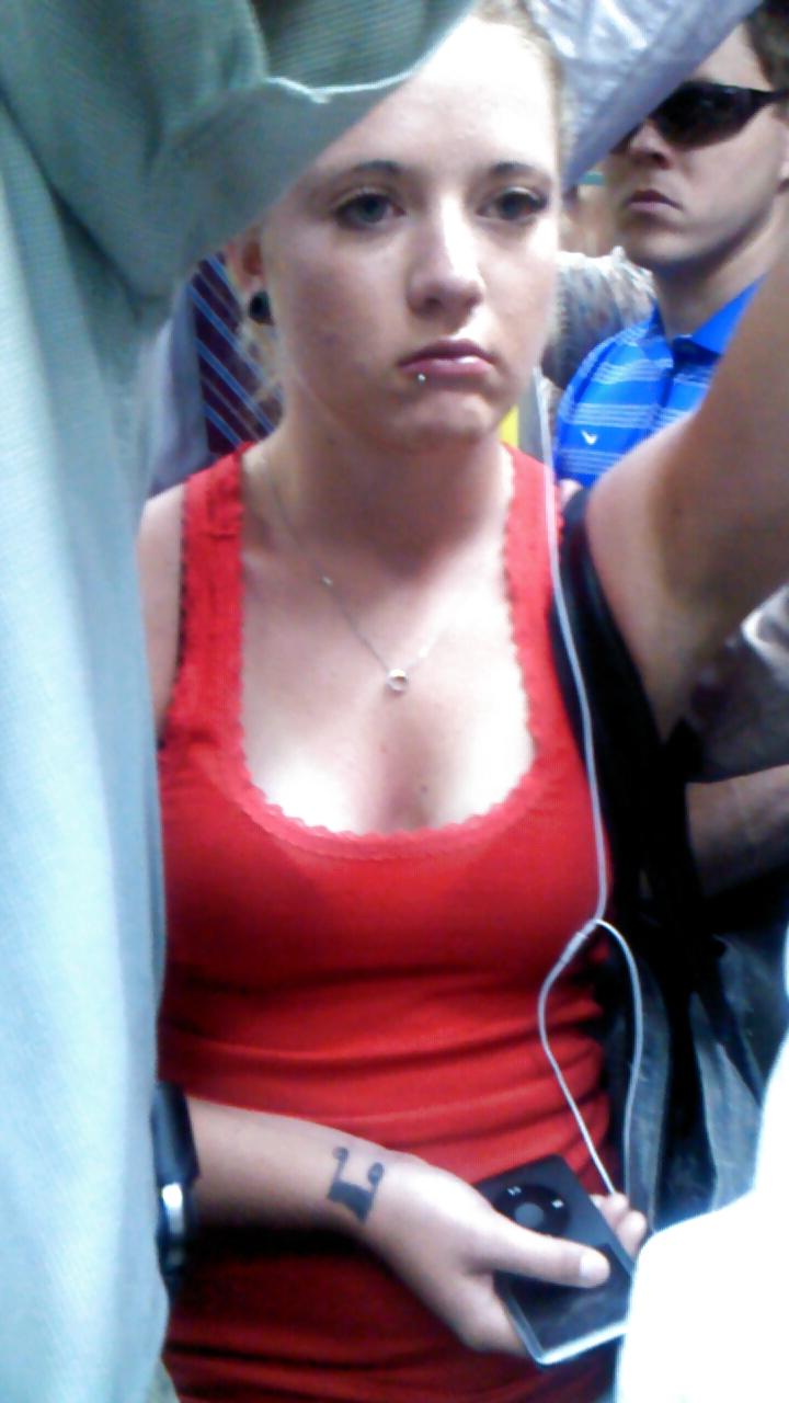 24P Voyeur - cleavage on the train