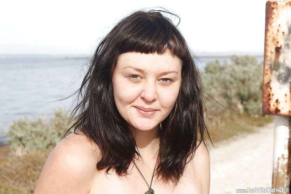16P Australian babe spreads her hairy pussy outdoors