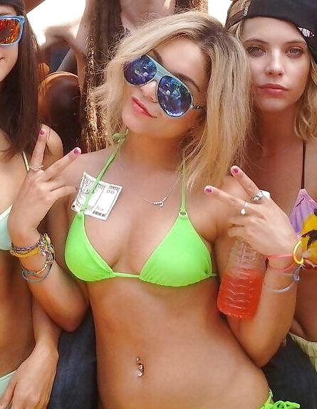 25P Vanessa Hudgens - perfect wanking material
