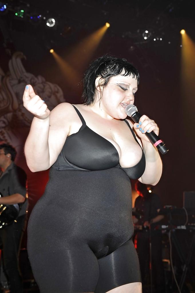25P Beth Dito de Gossip sexy