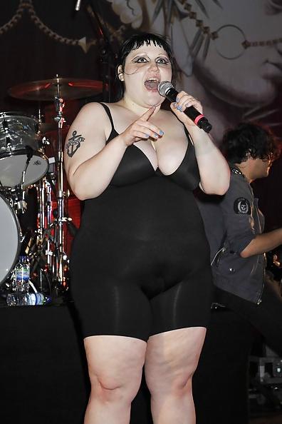 25P Beth Dito de Gossip sexy