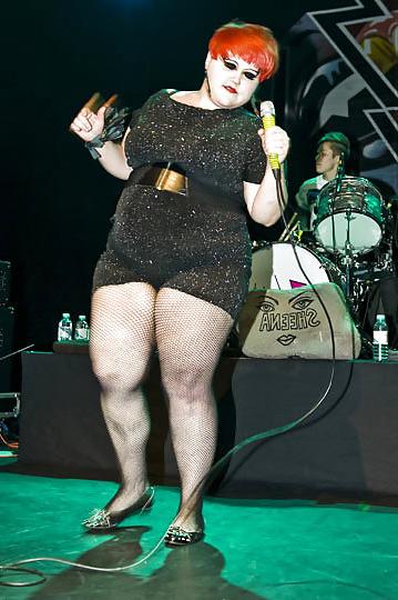 25P Beth Dito de Gossip sexy