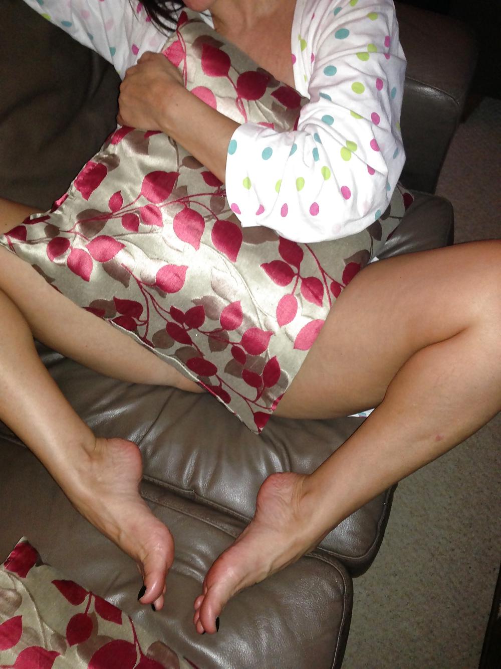 9P I want you cum over my feet 