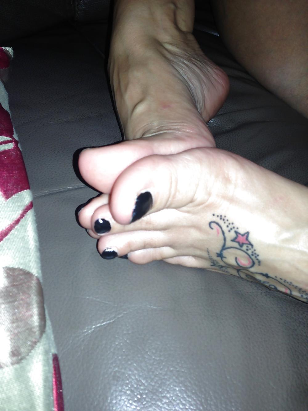9P I want you cum over my feet 