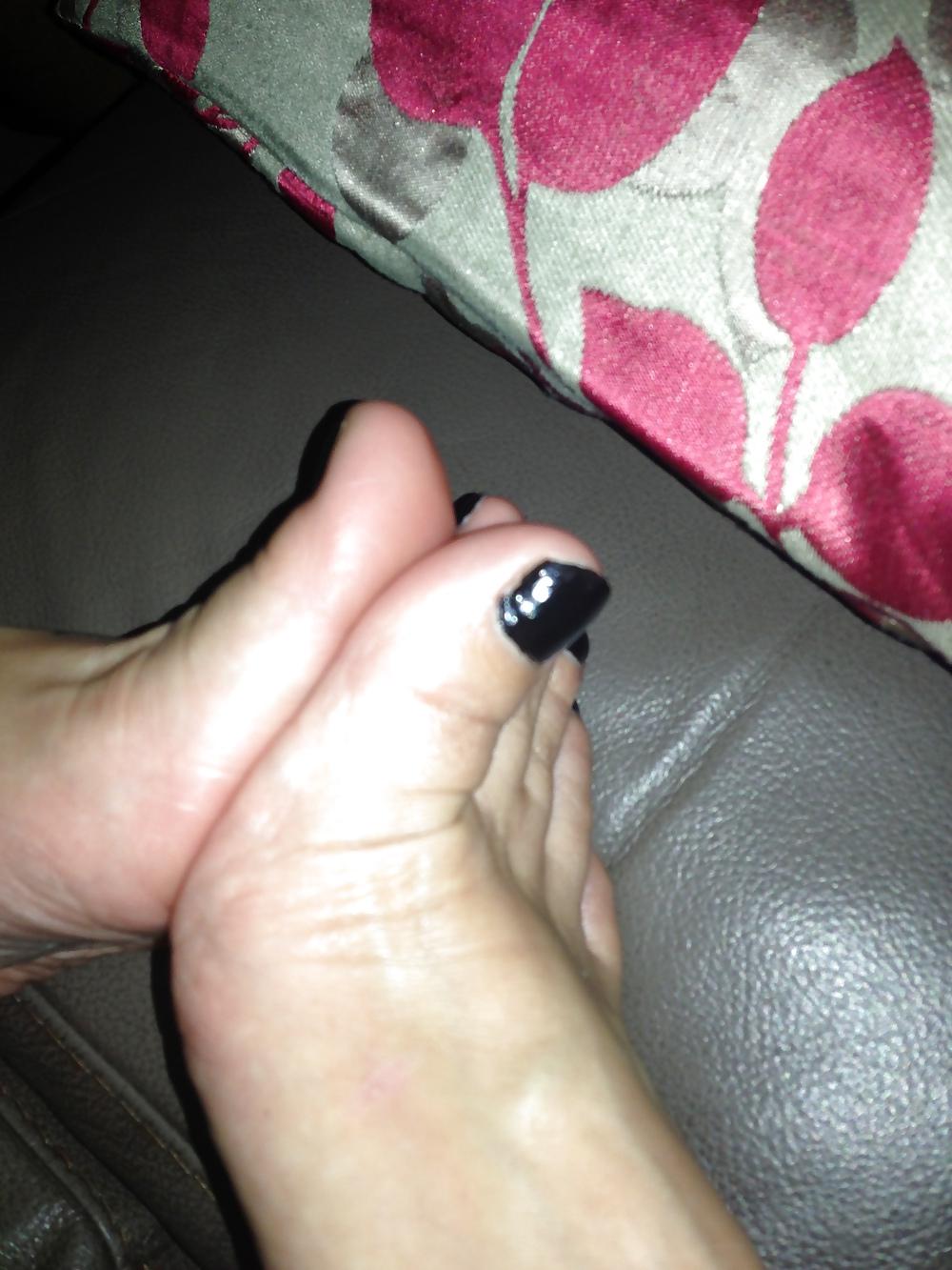 9P I want you cum over my feet 