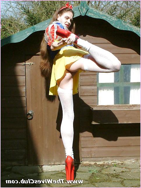 25P Naughty snow white