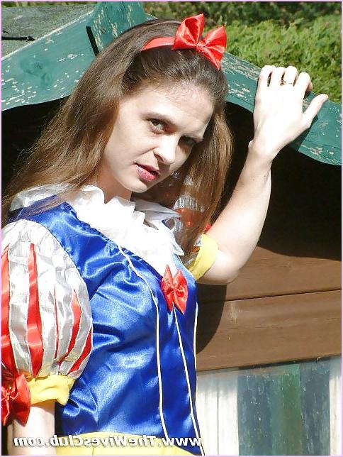 25P Naughty snow white