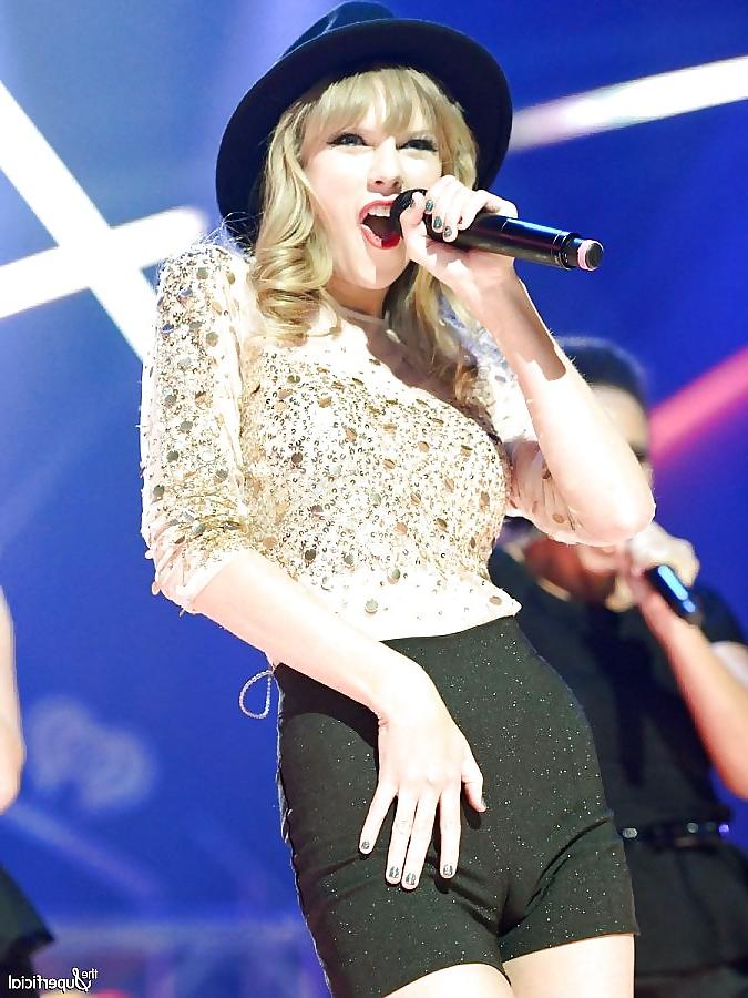 25P Celebrity camel-toe and pussy flashes 