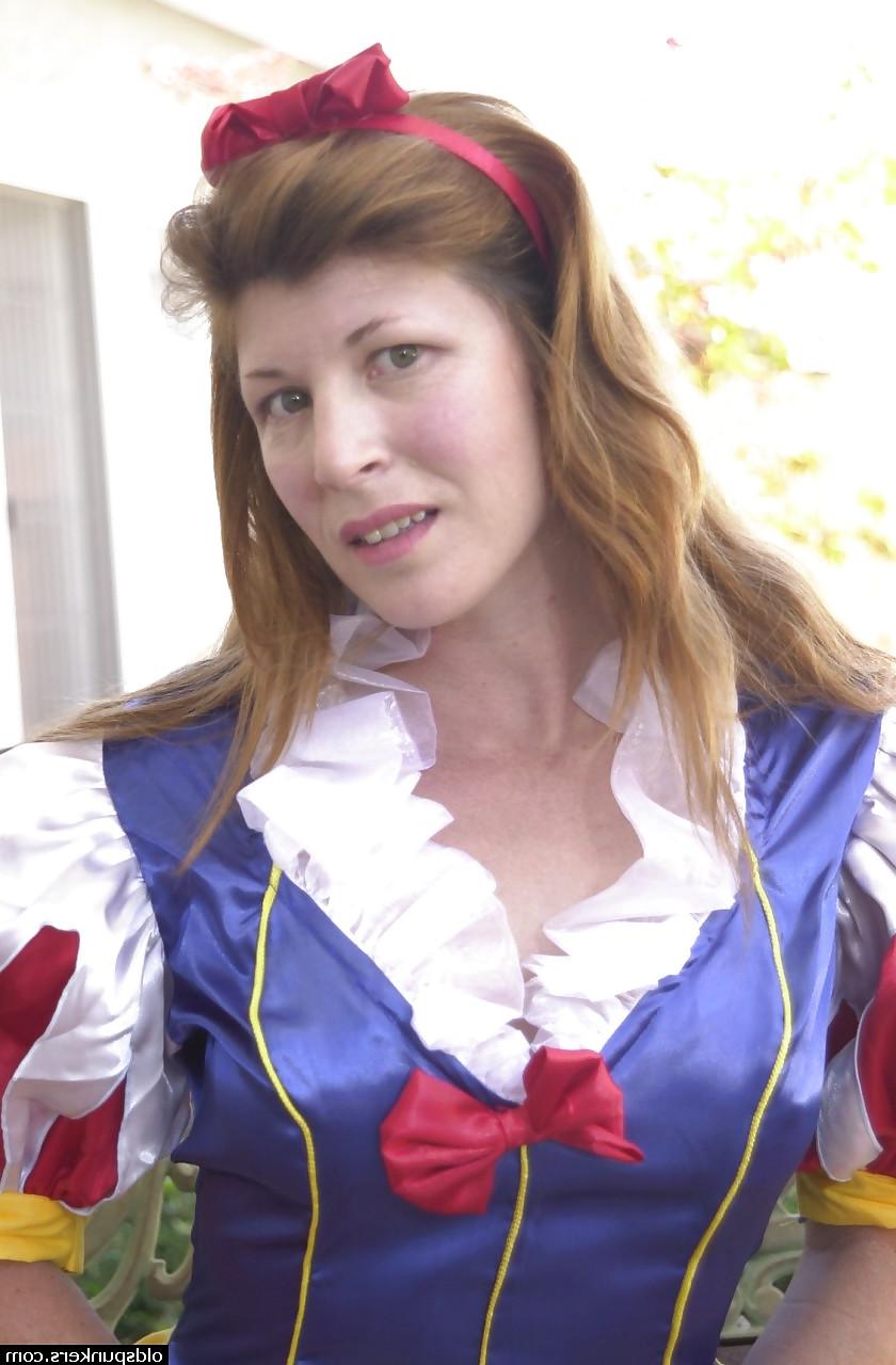 23P MILF snow white 2