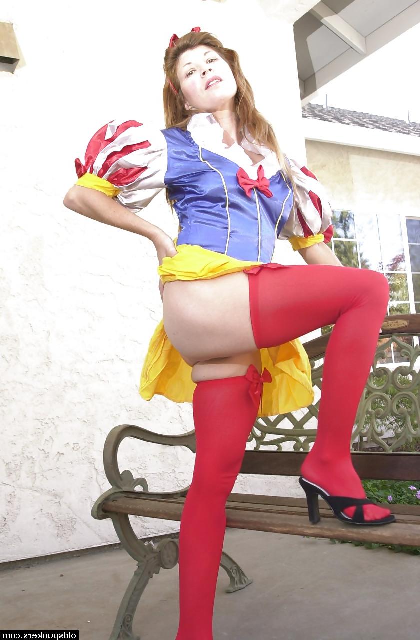 23P MILF snow white 2