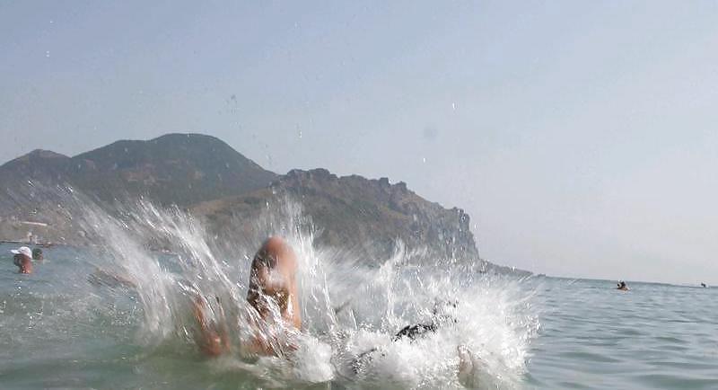 8P Nude Armenian Milf With Russian Guys On The Beach