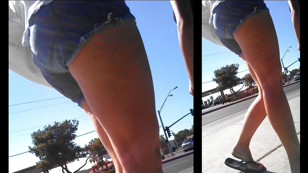 11P Candid teen- legs at a busstop