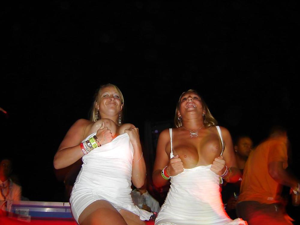 25P Show Your Tits 72
