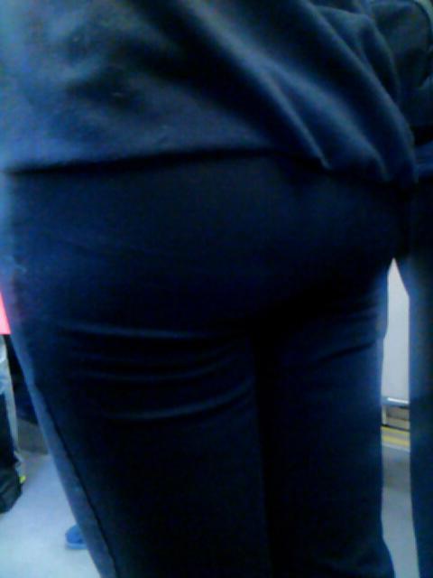 25P Voyeur 6 - Upskirt-ish on gorgeous shapely thighs!