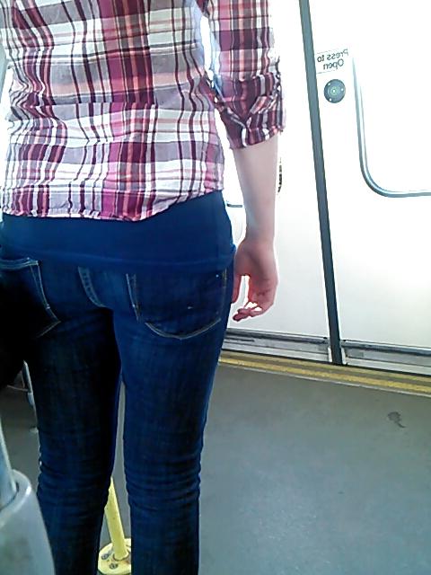 25P Voyeur 6 - Upskirt-ish on gorgeous shapely thighs!