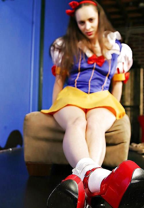15P Snow White - open the pussy virgin