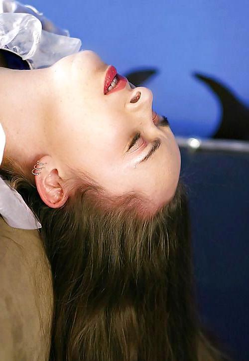 15P Snow White - open the pussy virgin