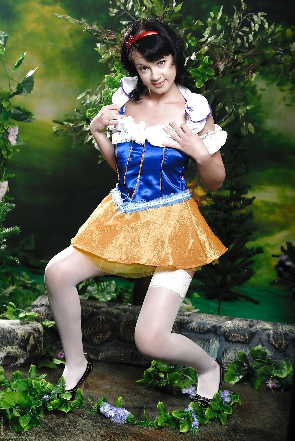 23P The virgin Snow White