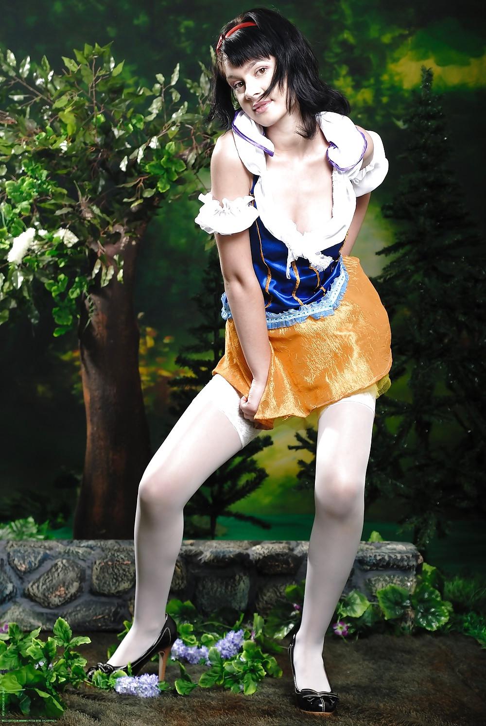 23P The virgin Snow White