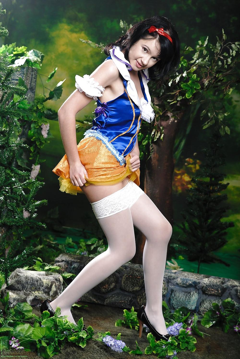 23P The virgin Snow White