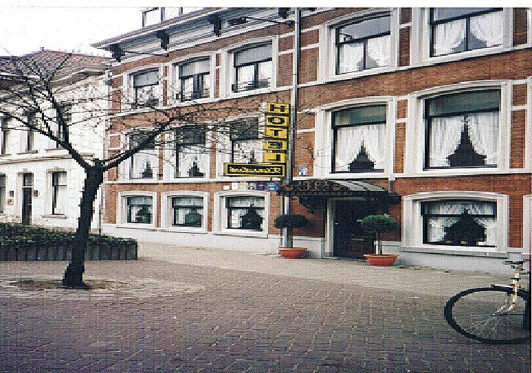 12P My mums hotel
