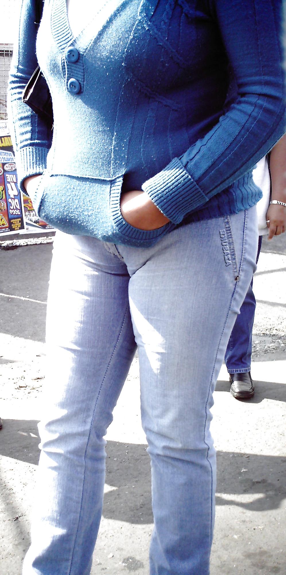 24P Fotze frisst Hose - cameltoe