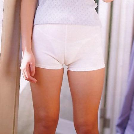 24P Fotze frisst Hose - cameltoe