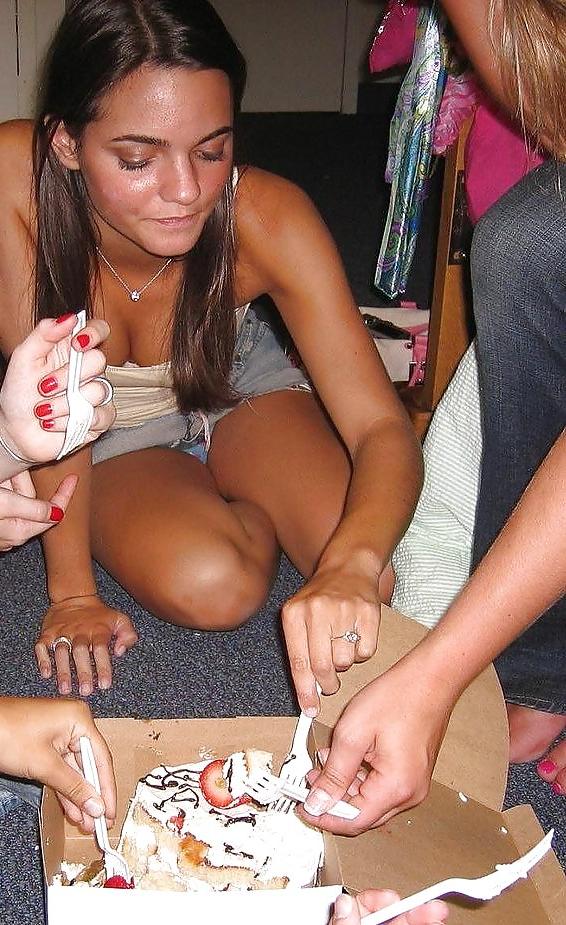 25P Beautiful Upskirt 16 by Voyeur TROC