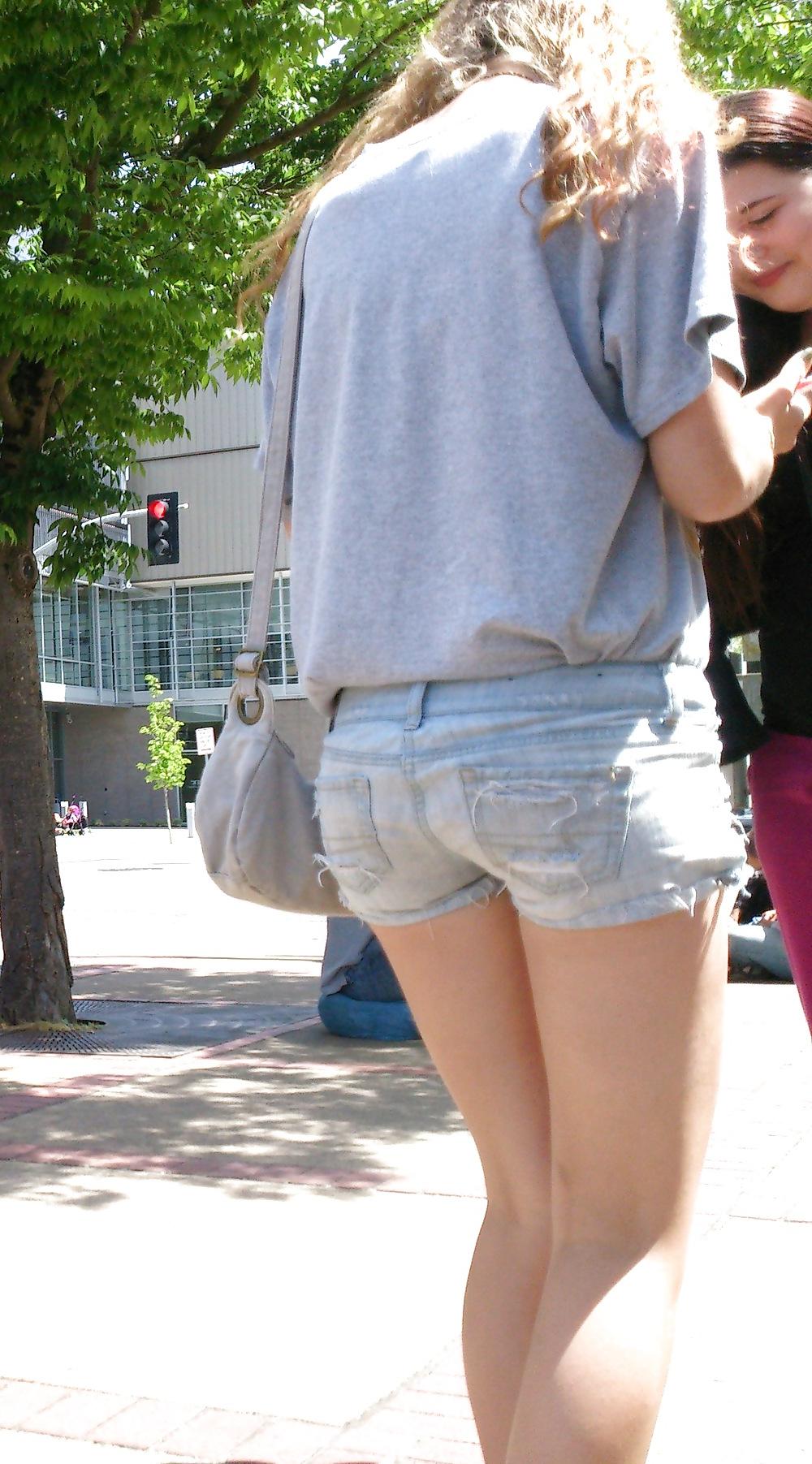 24P Voyeur Chicks 10 - More Street Girls