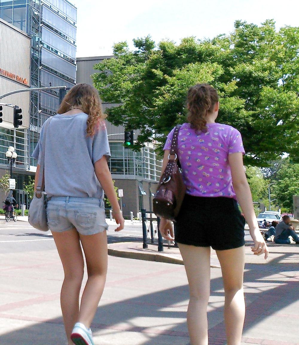24P Voyeur Chicks 10 - More Street Girls