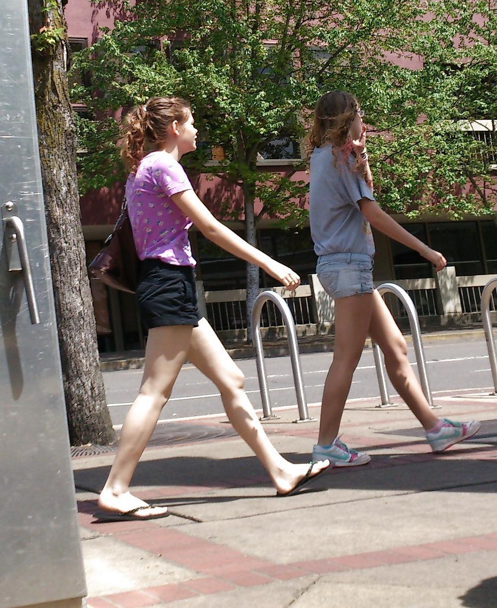 24P Voyeur Chicks 10 - More Street Girls