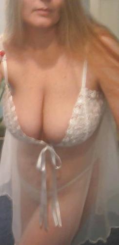 4P Big tit cougar
